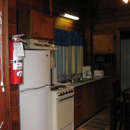 Forest Lake Camping Resort Lakefront Cabin 8 Advance Экстерьер фото
