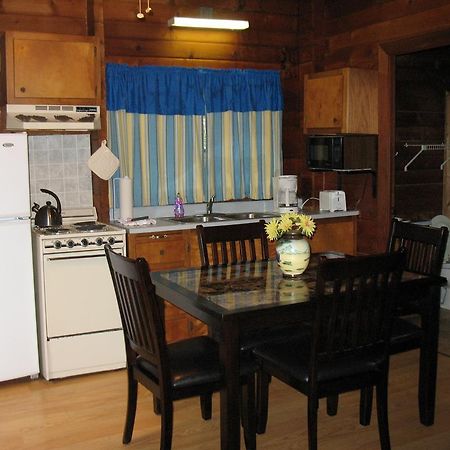 Forest Lake Camping Resort Lakefront Cabin 8 Advance Экстерьер фото
