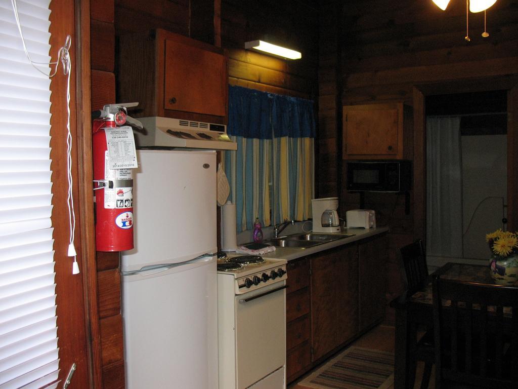 Forest Lake Camping Resort Lakefront Cabin 8 Advance Экстерьер фото